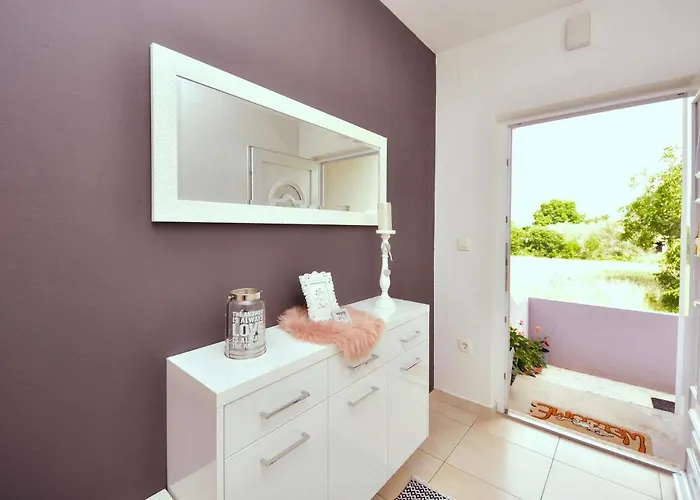 Stipe By Interhome Smilcic