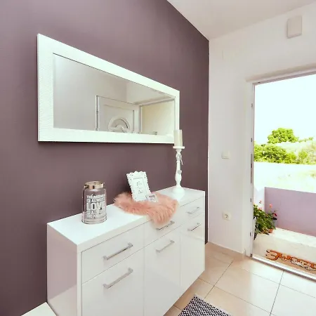 Stipe By Interhome Smilcic